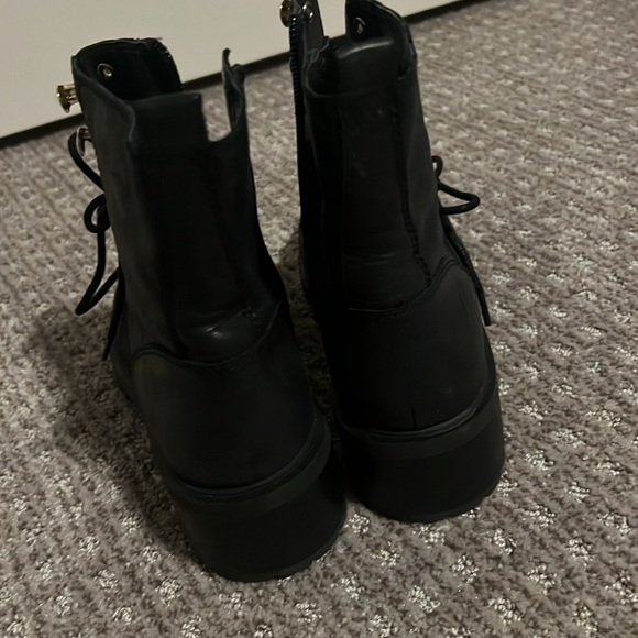 Boots - Picture 3 of 7